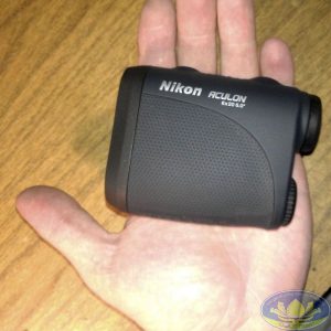 Ống nhòm đo khoảng cách Nikon Aculon AL11 cầm vừa vặn tay