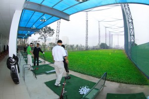 Khu vực phát bóng tại sân tập Golf Park Lane