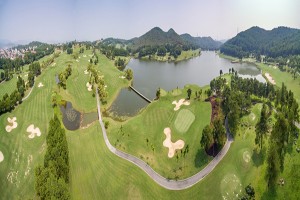 Hồ nước đẹp ở sân golf Chí Linh Star