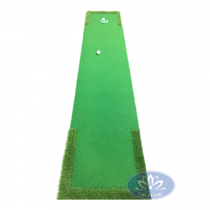 Thảm tập golf Putting được thiết kế với phần cỏ golf mềm mại.