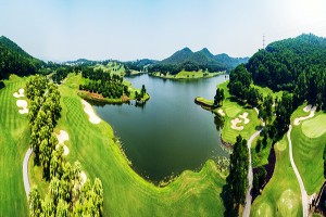 Hồ nước đẹp ở sân golf Chí Linh star