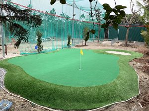 tiến hành thi công sân golf mini