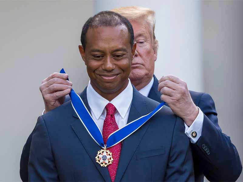 Tổng thống mỹ trao huân chương tự do cho Tiger Woods