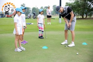dạy trẻ chơi golf